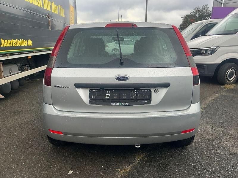 Gebraucht Ford Fiesta 60 PS (44 kW) 2004 Silber Limousine