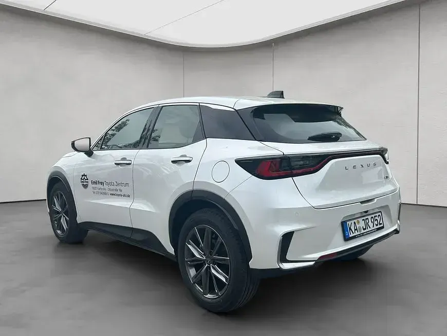 Gebraucht Lexus LBX 91 PS (66 kW) 2026 Weiß SUV