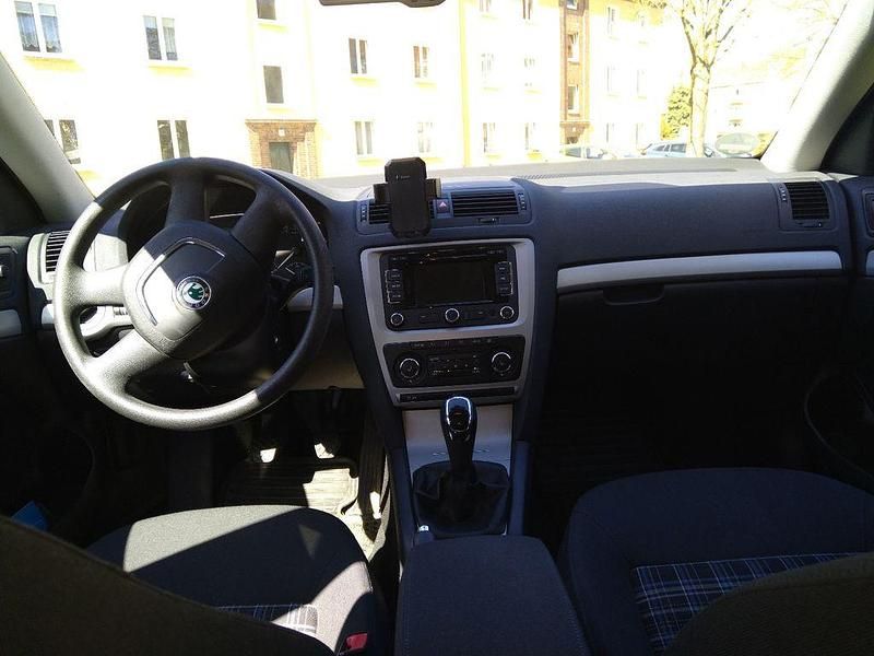 Usado Skoda Octavia Style 152 HP (111 kW) 2012 Preto Carrinha