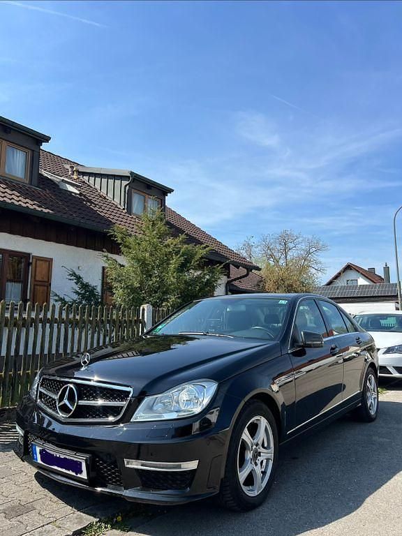 Second-hand Mercedes C180 Elegance 156 CP (114 kW) 2012 Negru Berlinǎ