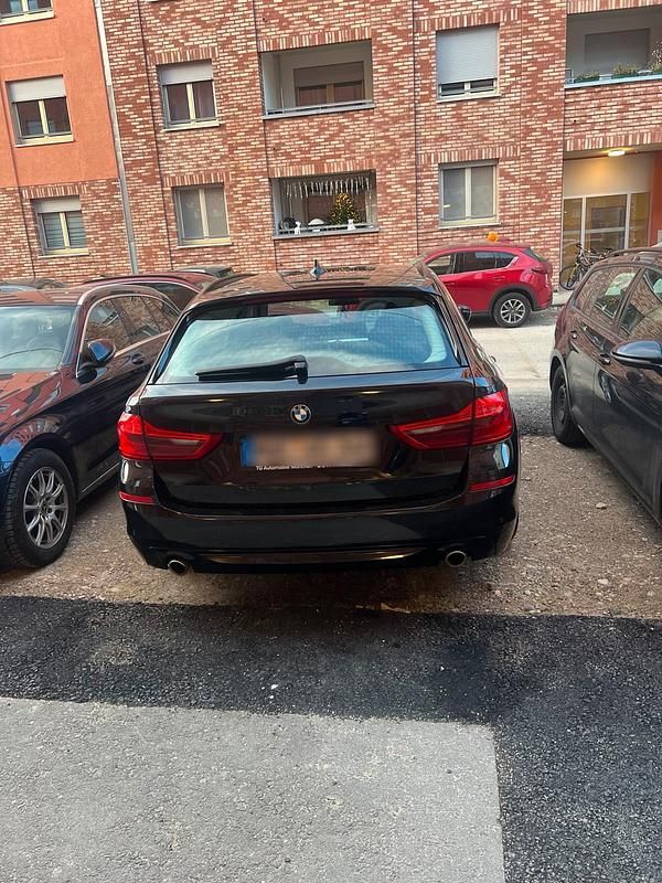 Schwarz Gebraucht 2020 BMW 520 Kombi | 19.500 € (Superpreis) - Bild 1/4