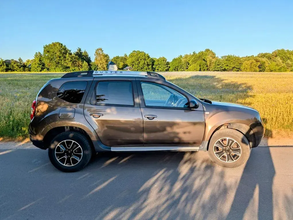 Gebraucht Dacia Duster Black Shadow 125 PS (91 kW) 2016 Braun SUV