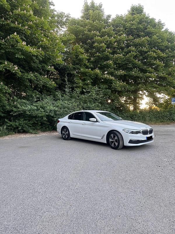 Gebraucht BMW 520 184 PS (135 kW) 2019 Weiß Limousine