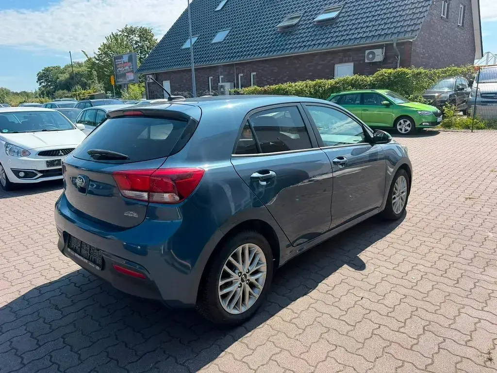 Gebraucht Kia Rio DREAM-TEAM Edition 84 PS (61 kW) 2018 Blau Limousine