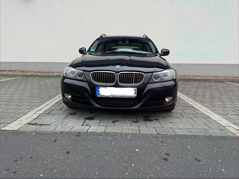 Gebraucht BMW 320 177 PS (130 kW) 2009 Schwarz Kombi