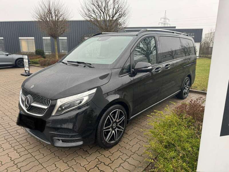 Schwarz Gebraucht 2018 Mercedes V250 Avantgarde Van / Kleinbus | 39.200 € (Etwas zu teuer) - Bild 1/4