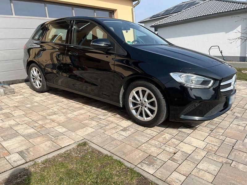 Gebraucht Mercedes E250 218 PS (160 kW) 2022 Schwarz Kombi