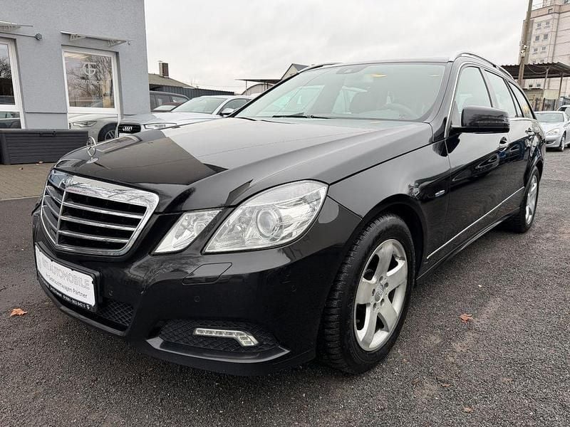Schwarz Gebraucht 2010 Mercedes E200 Limousine | 5.999 € (Teuer) - Bild 1/4