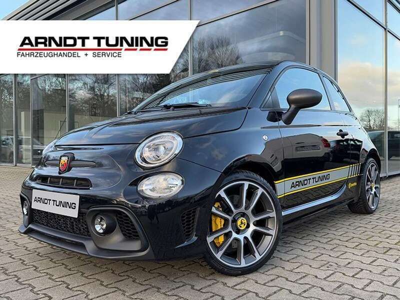Scorpione schwarz Gebraucht 2024 Abarth 695 Kleinwagen | 31.300 € (Etwas zu teuer) - Bild 1/4