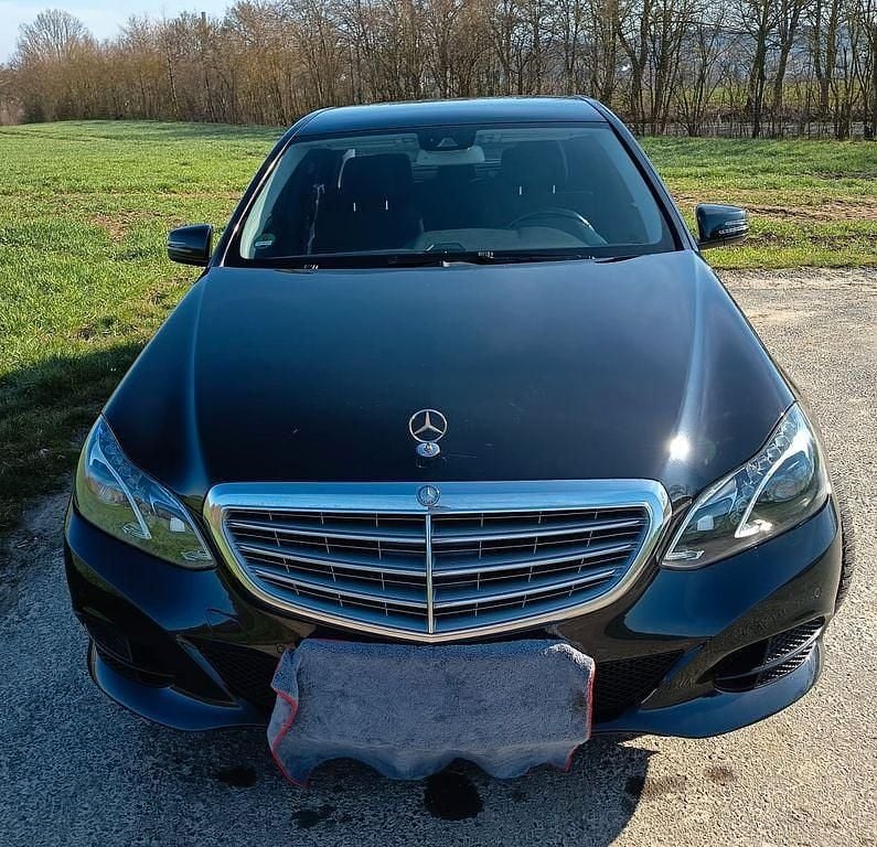 Gebraucht Mercedes E220 Edition 170 PS (125 kW) 2013 Schwarz Limousine