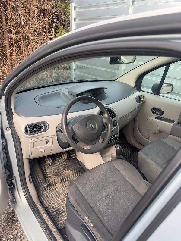 Usata Renault Modus 70 CV (51 kW) 2005 Argento Monovolume