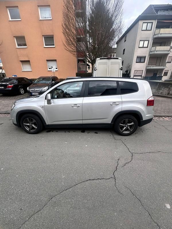 Gebraucht Chevrolet Orlando LT 140 PS (102 kW) 2012 Silber Van / Kleinbus