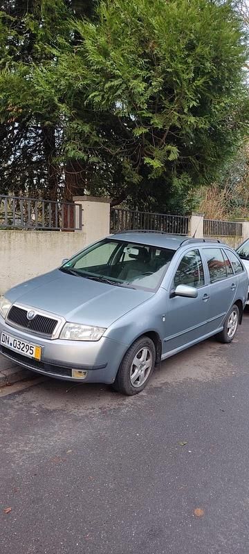 Blau Gebraucht 2002 Skoda Fabia Kombi | 1.500 € (Fairer Preis) - Bild 1/4