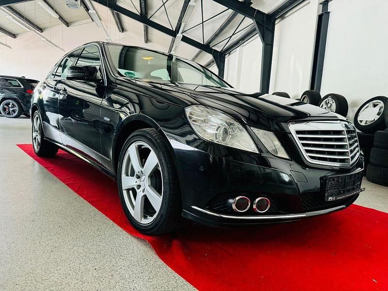 Gebraucht Mercedes E200 136 PS (100 kW) 2011 Schwarz Limousine