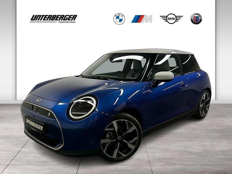 Gebraucht Mini Cooper SE Favoured 160 kW (218 PS) 2024 Blazing blue met. Kleinwagen