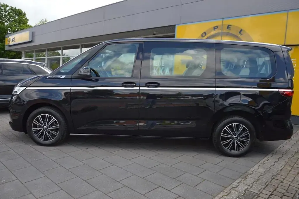 Używany VW Multivan Style 150 KM (110 kW) 2023 Czarny Minivan