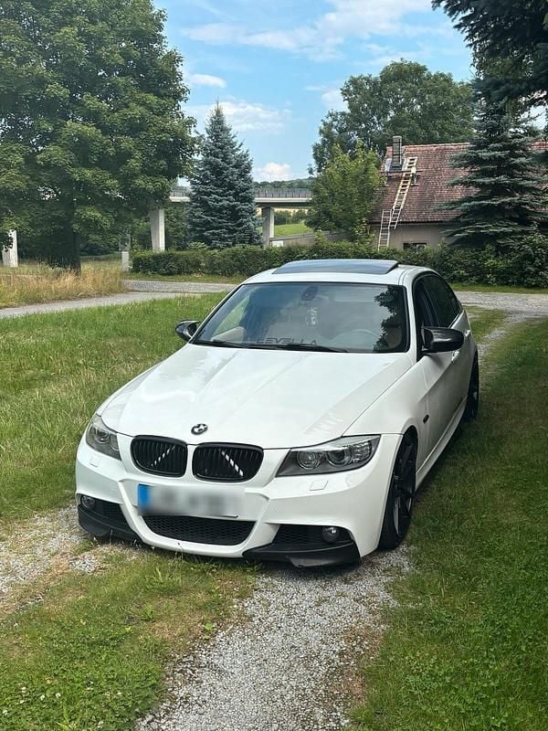 Weiß Gebraucht 2011 BMW 335 M Sport Limousine | 18.999 € (Fairer Preis) - Bild 1/4