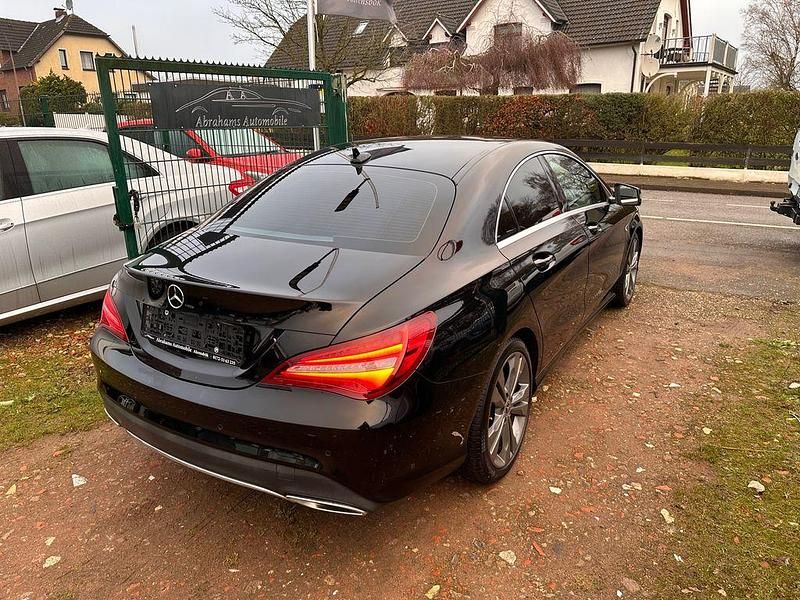 Gebraucht Mercedes CLA180 109 PS (80 kW) 2017 Schwarz Limousine