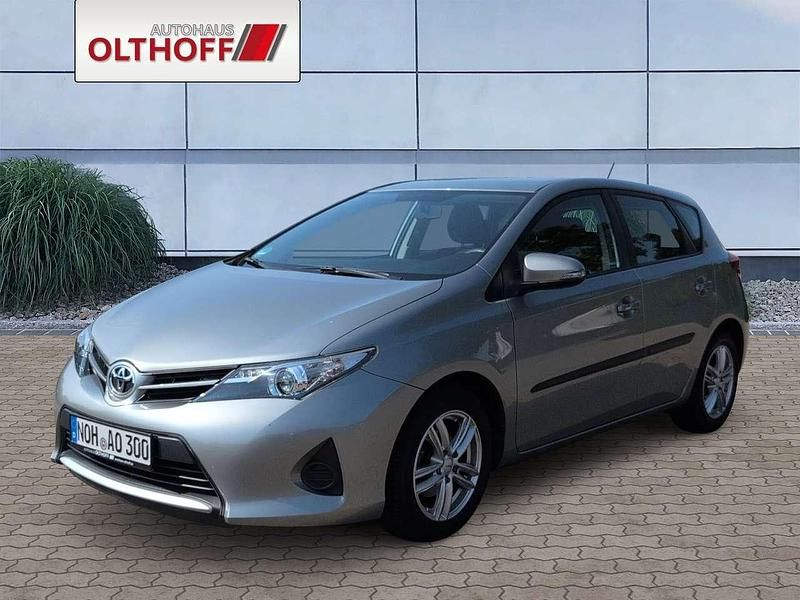 Grau Gebraucht 2014 Toyota Auris Comfort Limousine | 9.870 € (Fairer Preis) - Bild 1/4