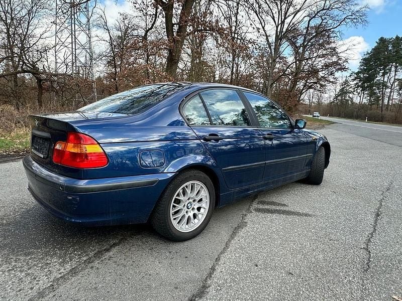 Gebraucht BMW 318 Exclusive 143 PS (105 kW) 2004 Blau Limousine