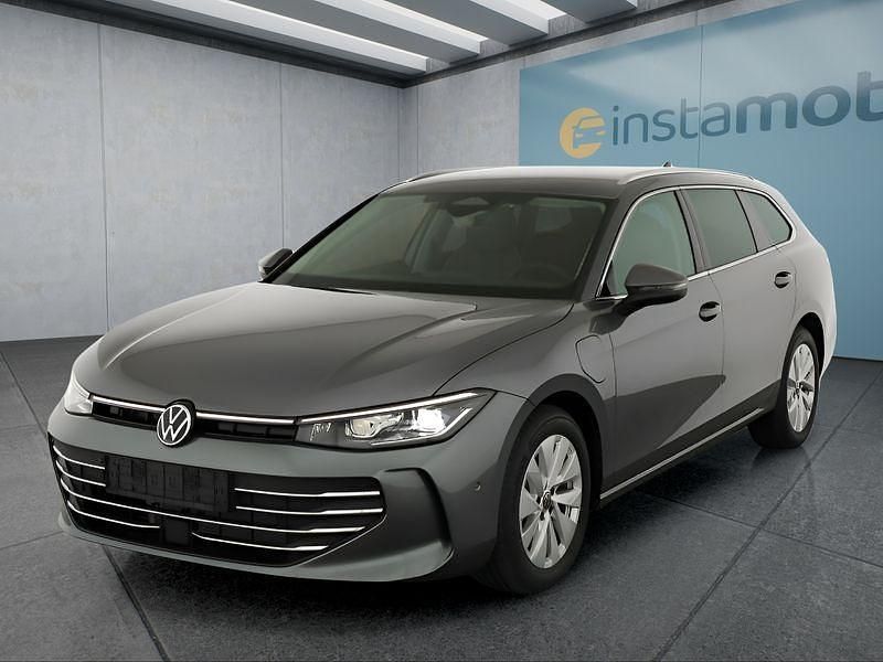 Grau Neu 2025 VW Passat Kombi | 44.949 € (Superpreis) - Bild 1/4