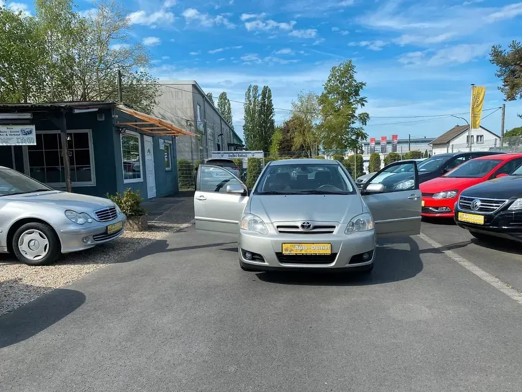 Używany Toyota Corolla 97 KM (71 kW) 2005 Szary Sedan/Limuzyna