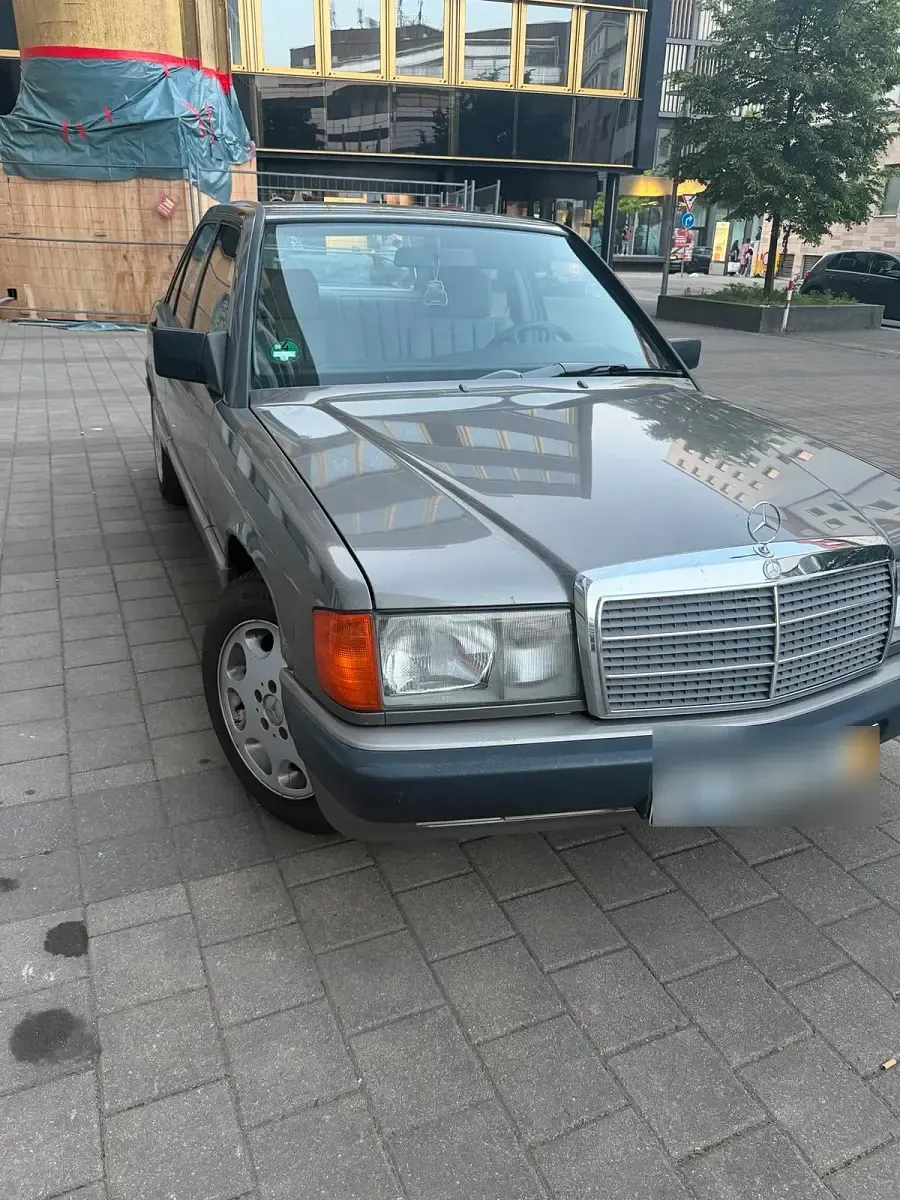 Gebraucht Mercedes 190 109 PS (80 kW) 1990 Grau Limousine