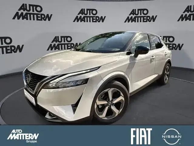 Pearl white/black m Gebraucht 2023 Nissan Qashqai 360º SUV | 29.990 € (Teuer) - Bild 1/4