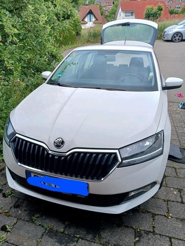 Weiß Gebraucht 2018 Skoda Fabia Limousine | 9.000 € (Fairer Preis) - Bild 1/4