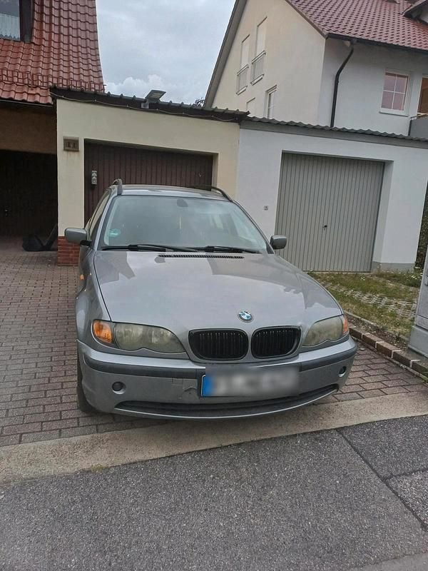 Grau Gebraucht 2004 BMW 320 Kombi | 1.200 € (Superpreis) - Bild 1/4
