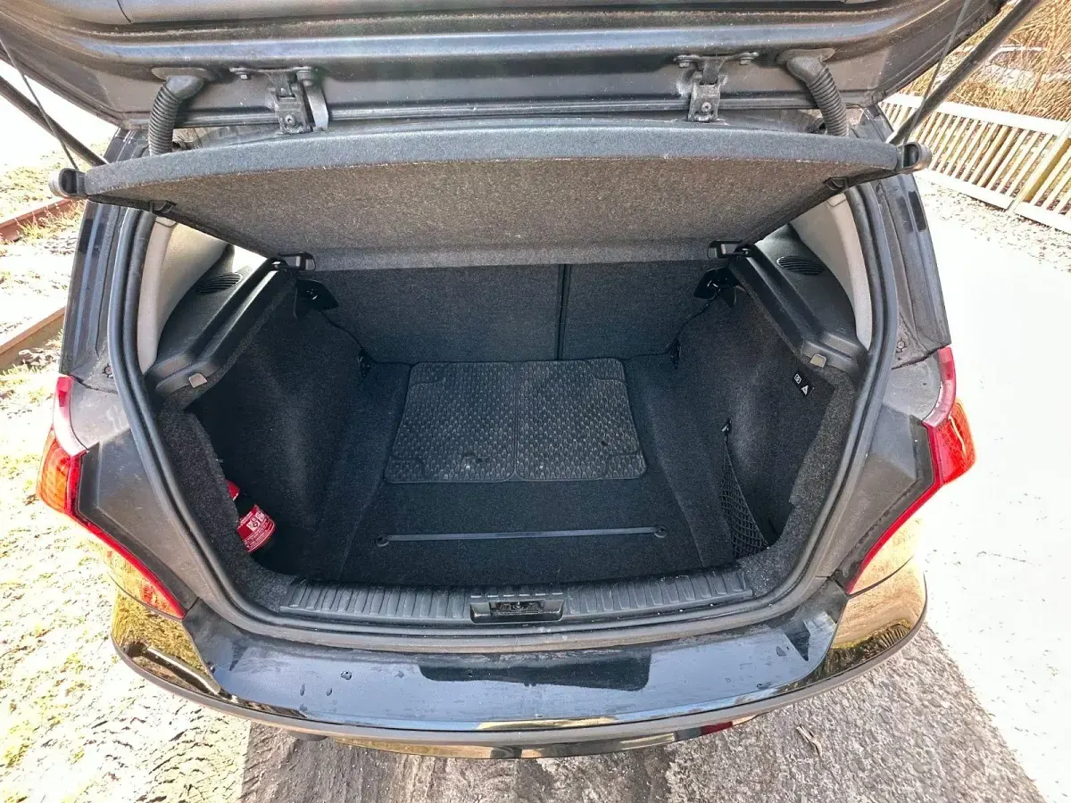 Second-hand BMW 116 122 CP (89 kW) 2010 Negru Hatchback