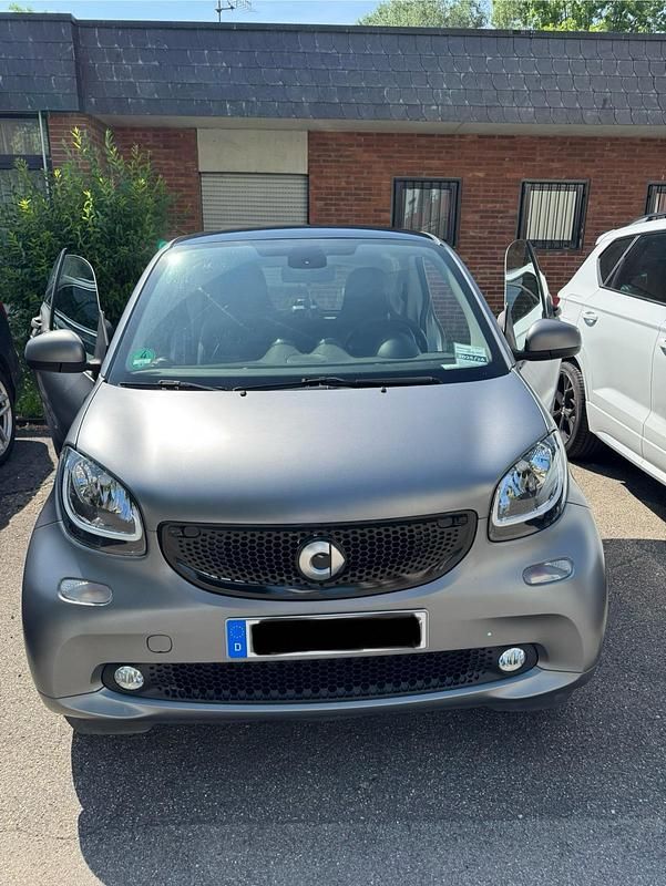 Grau Gebraucht 2017 Smart ForTwo Coupé Passion Kleinwagen | 13.600 € (Teuer) - Bild 1/4