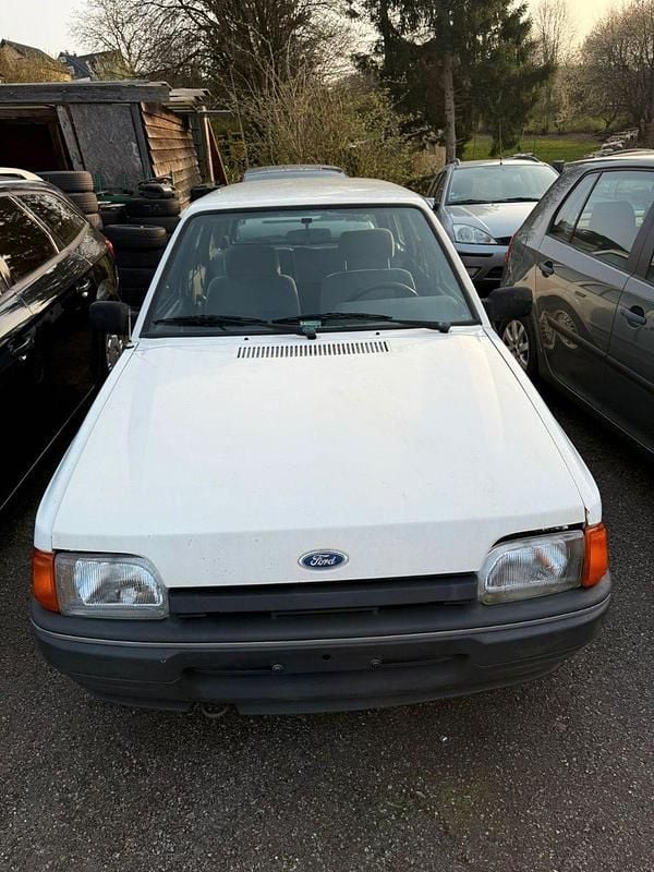 Gebraucht Ford Escort 73 PS (53 kW) 1987 Weiß Kombi