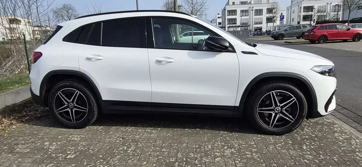 Gebraucht Mercedes EQA250 AMG line 139 kW (190 PS) 2022 Weiß SUV