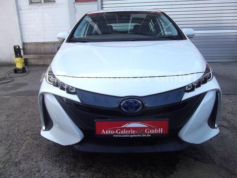 Gebraucht Toyota Prius 122 PS (89 kW) 2020 Weiß Kleinwagen