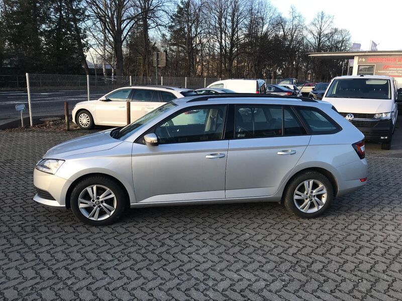 Gebraucht Skoda Fabia Ambition 60 PS (44 kW) 2022 Silber Kleinwagen