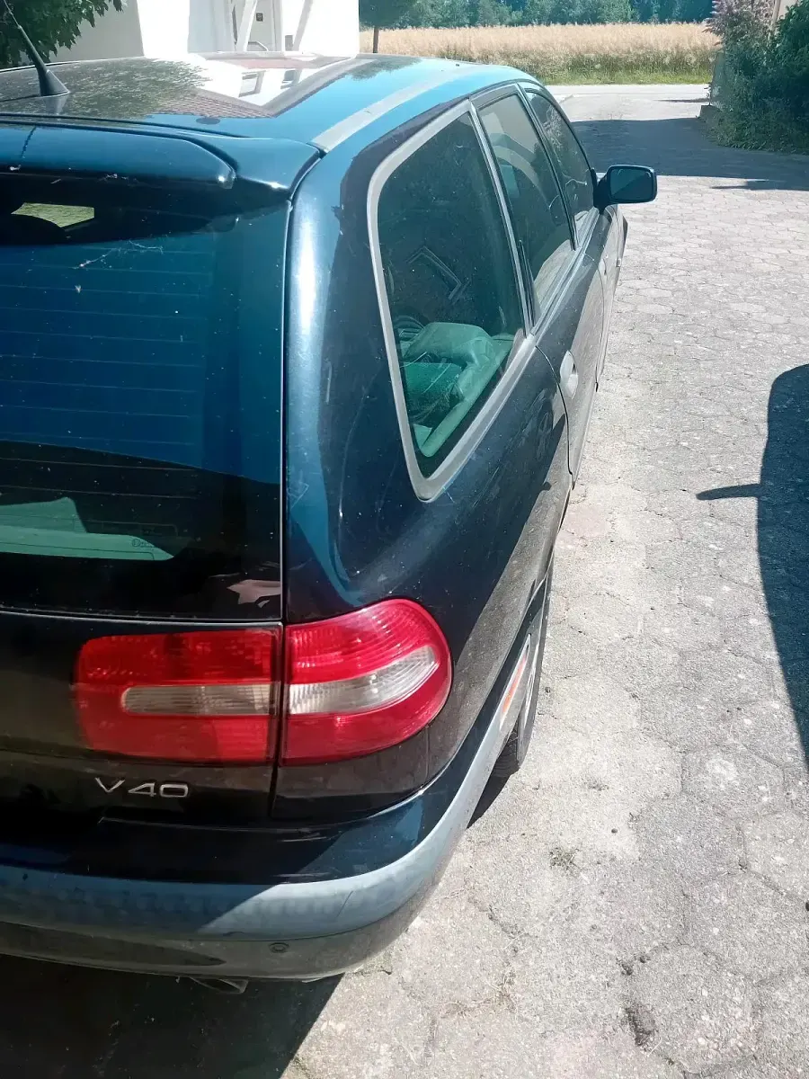 Gebraucht Volvo V40 122 PS (89 kW) 2001 Schwarz Kombi