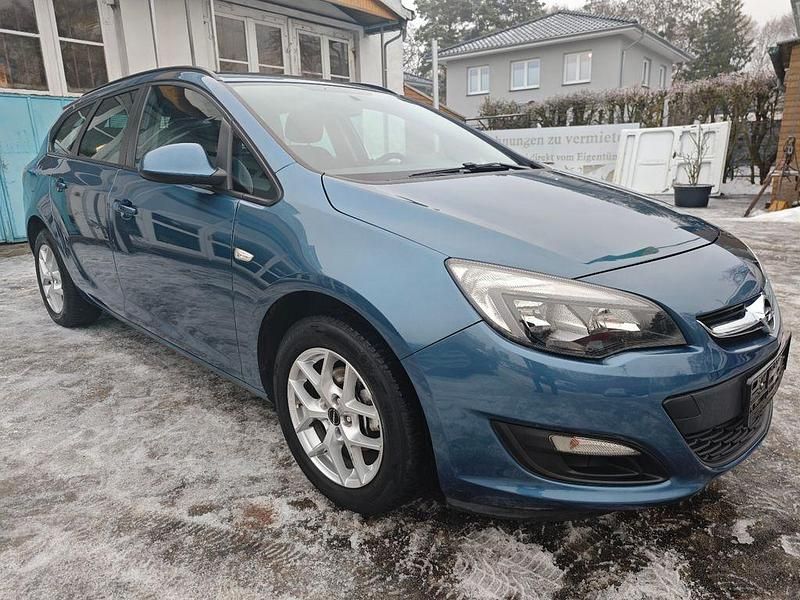 Gebraucht Opel Astra Selection 116 PS (85 kW) 2014 Blau Kombi