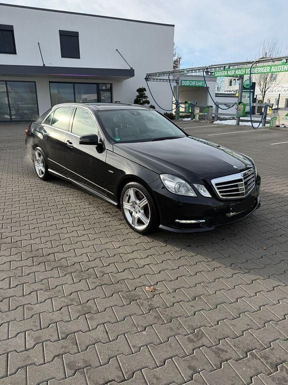 Gebraucht Mercedes E500 AMG 408 PS (300 kW) 2011 Schwarz Limousine