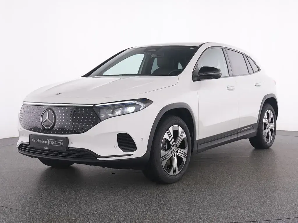Gebraucht Mercedes EQA250+ Night 139 kW (190 PS) 2025 Weiß SUV