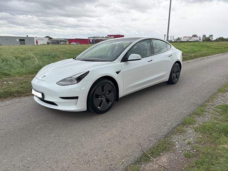 Gebraucht Tesla Model 3 Standard Range 239 kW (325 PS) 2021 Weiß Limousine