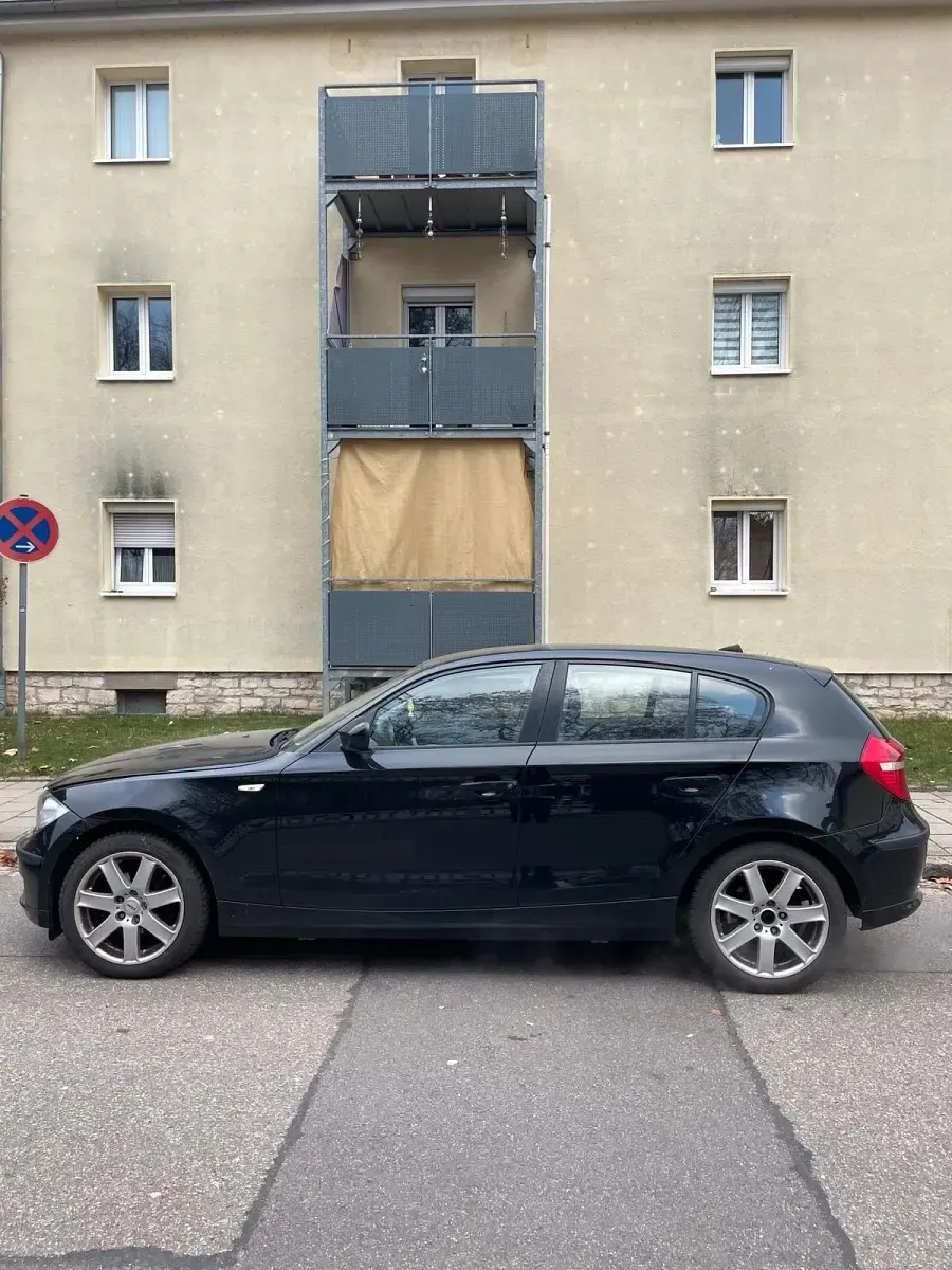 Gebraucht BMW 116 119 PS (87 kW) 2009 Schwarz Kleinwagen