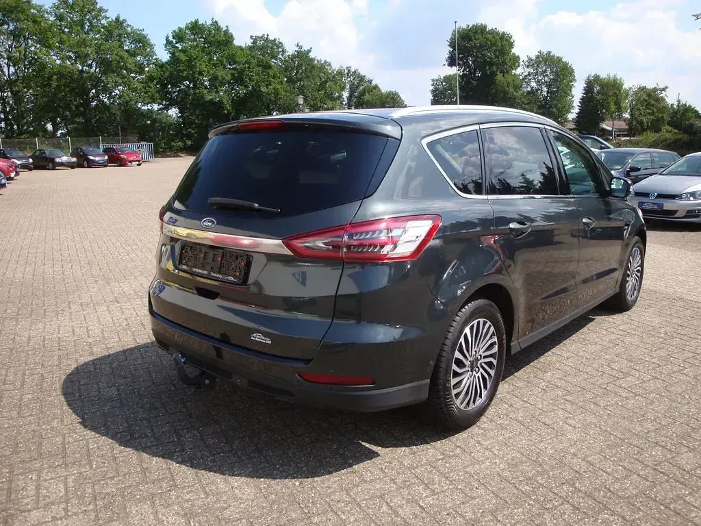 Gebraucht Ford S-MAX Titanium 165 PS (121 kW) 2019 Grau Van / Kleinbus