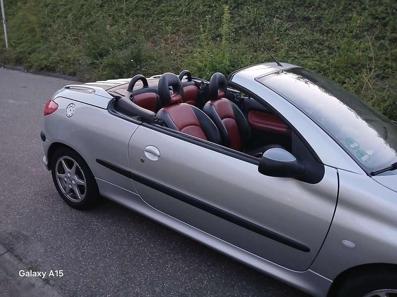 Grau Gebraucht 2002 Peugeot 206 Cabrio | 2.600 € (Teuer) - Bild 1/4