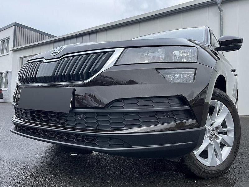 Braun magneticbraun Gebraucht 2020 Skoda Karoq Style SUV | 26.990 € (Guter Preis) - Bild 1/4
