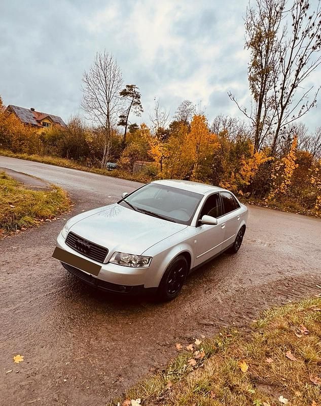Grau Gebraucht 2003 Audi A4 Limousine | 1.450 € (Superpreis) - Bild 1/4