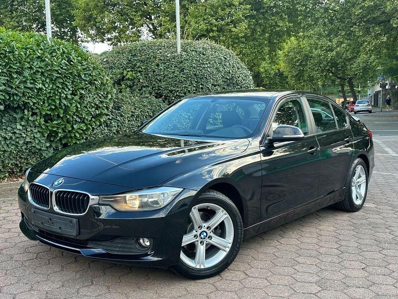 Schwarz Gebraucht 2013 BMW 320 Limousine | 12.900 € (Superpreis) - Bild 1/4