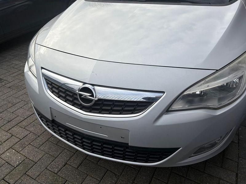 Gebraucht Opel Astra Design Edition 125 PS (91 kW) 2011 Silber Limousine