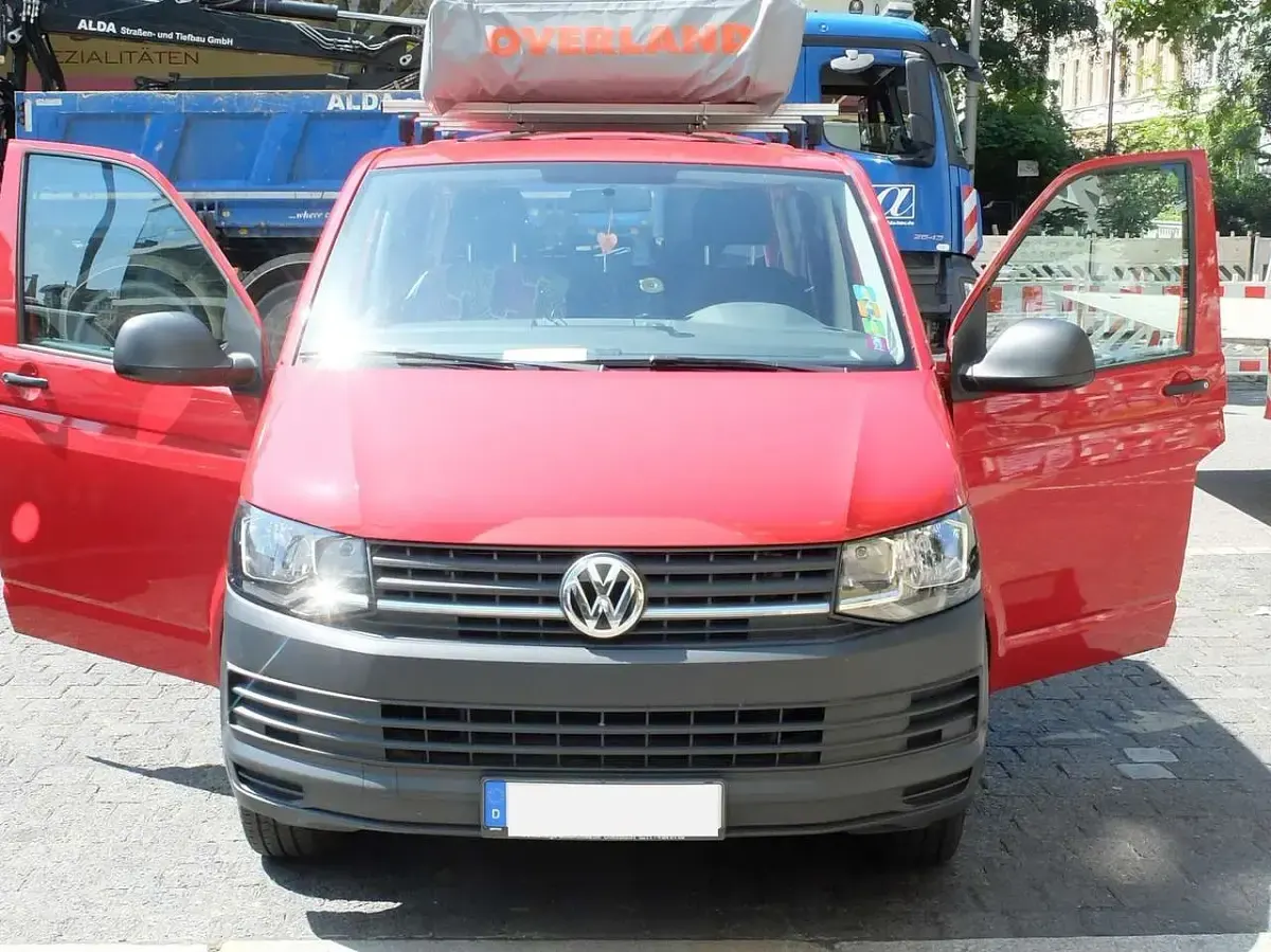 Gebraucht VW Transporter 84 PS (61 kW) 2017 Rot Van
