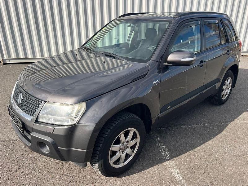Gebraucht Suzuki Grand Vitara 129 PS (94 kW) 2010 Grau SUV